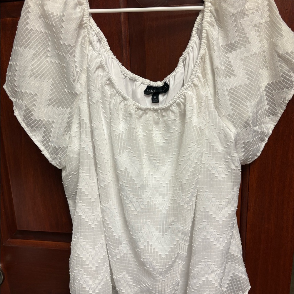 NWOT LANE BRYANT 22 WHITE SWISS DOT OFF SHOULDER FLUTTER SHORT SLEEVE LINED TOP